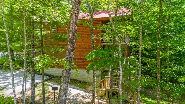 480 Village Drive, Campton, KY 41301