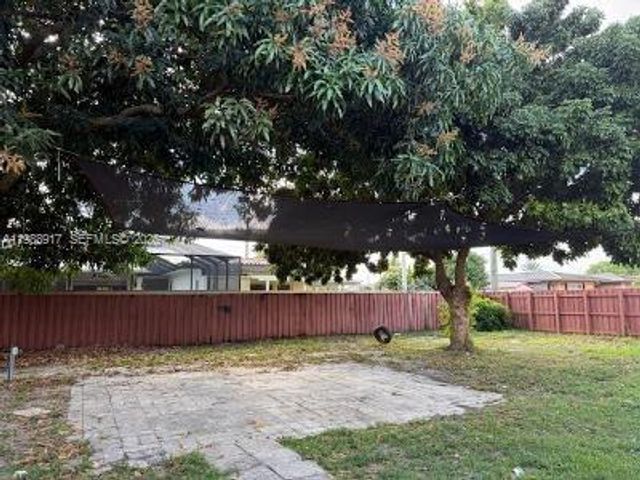 190 W 51st St, Hialeah, FL 33012