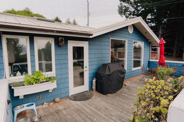 541 Redwood Road, Whitethorn, CA 95589