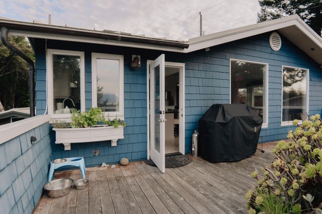 541 Redwood Road, Whitethorn, CA 95589