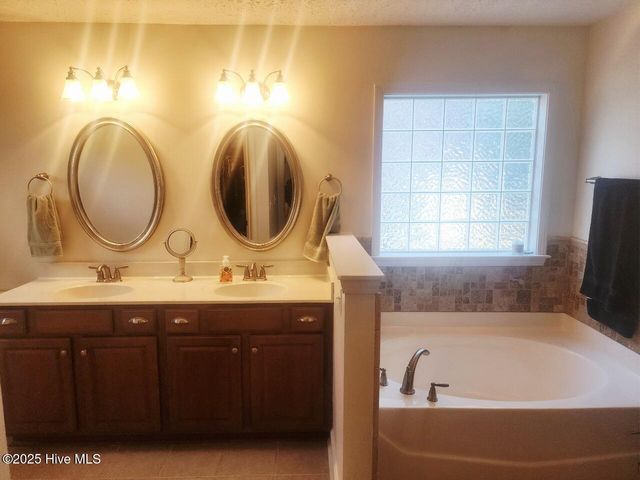 8589 Old Forest Drive NE, Leland, NC 28451