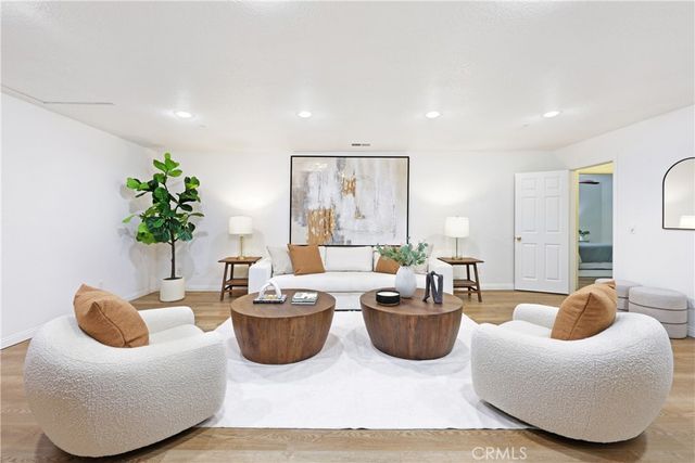7333 Via Rio Nido, Downey, CA 90241