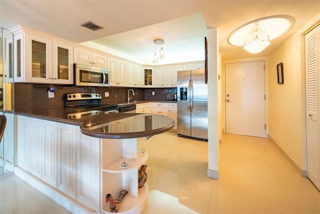 2301 S Ocean Drive 1608, Hollywood, FL 33019