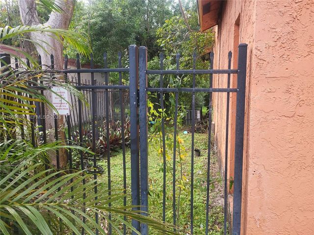 2221 NW 55th Ter 2221, Lauderhill, FL 33313