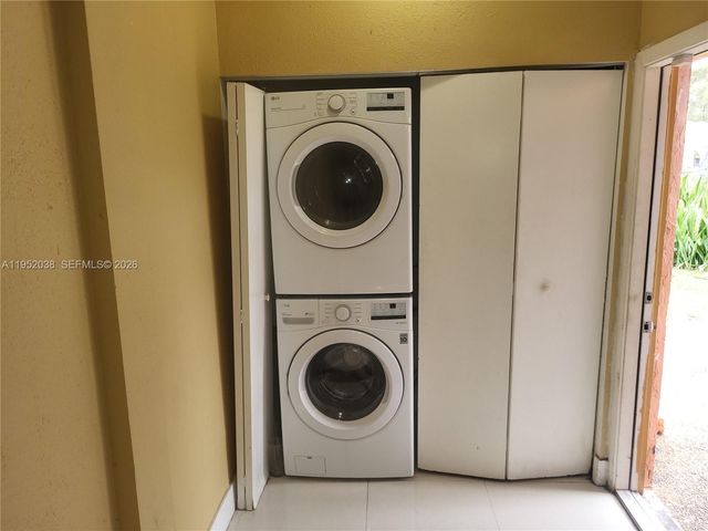 2221 NW 55th Ter 2221, Lauderhill, FL 33313