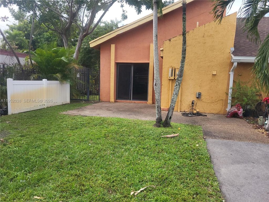 2221 NW 55th Ter 2221, Lauderhill, FL 33313