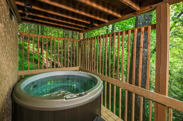 456 Patterson Ln, Gatlinburg, TN 37738