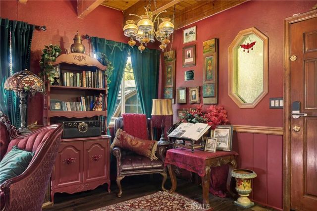 23594 Hillside Drive, Crestline, CA 92325