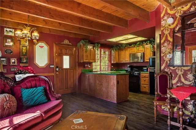 23594 Hillside Drive, Crestline, CA 92325