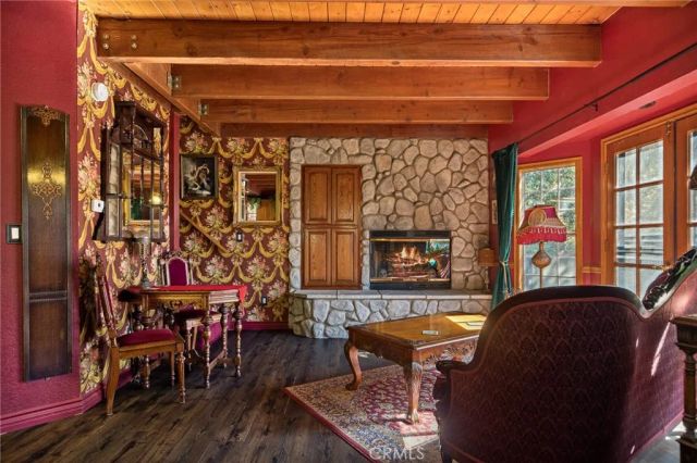 23594 Hillside Drive, Crestline, CA 92325