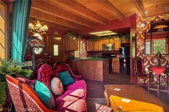 23594 Hillside Drive, Crestline, CA 92325