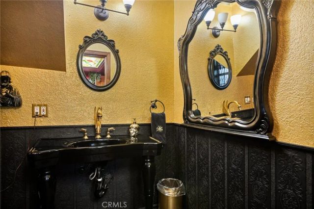 23594 Hillside Drive, Crestline, CA 92325