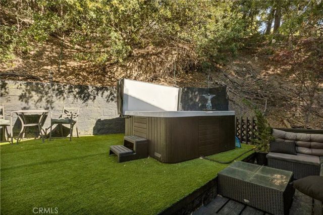 23594 Hillside Drive, Crestline, CA 92325