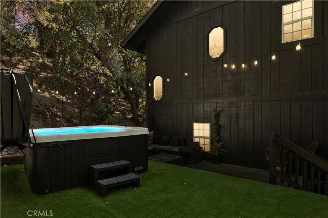 23594 Hillside Drive, Crestline, CA 92325