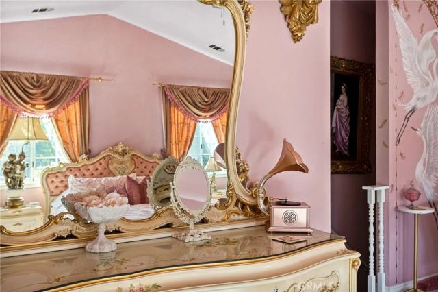 23594 Hillside Drive, Crestline, CA 92325