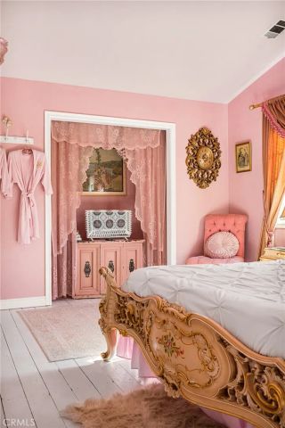 23594 Hillside Drive, Crestline, CA 92325