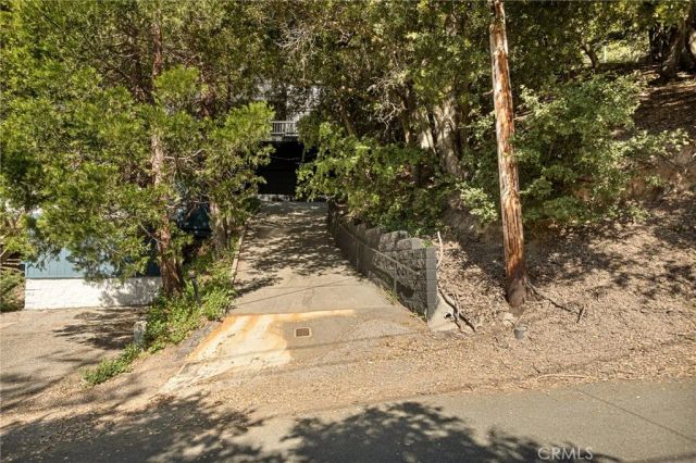 23594 Hillside Drive, Crestline, CA 92325