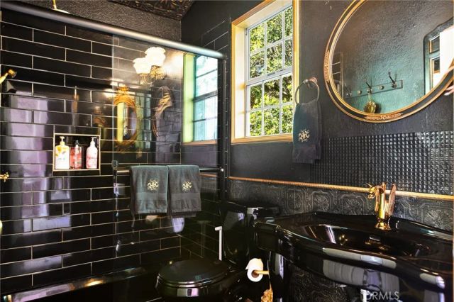 23594 Hillside Drive, Crestline, CA 92325