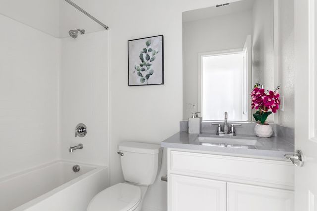 1040 Merrimack St, Roseville, CA 95747