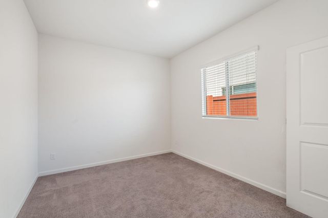 1040 Merrimack St, Roseville, CA 95747