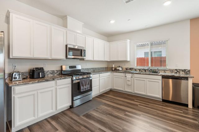 1040 Merrimack St, Roseville, CA 95747