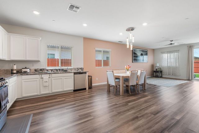 1040 Merrimack St, Roseville, CA 95747