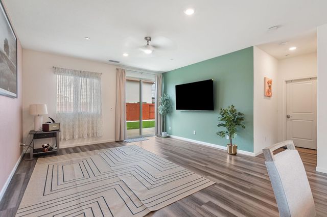 1040 Merrimack St, Roseville, CA 95747