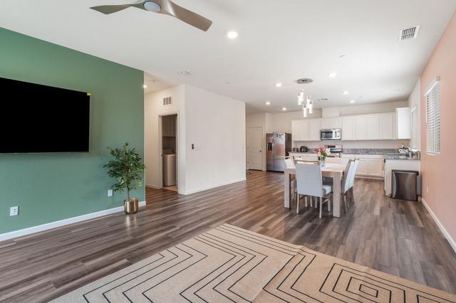 1040 Merrimack St, Roseville, CA 95747