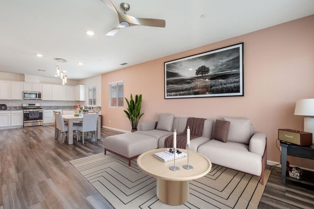 1040 Merrimack St, Roseville, CA 95747