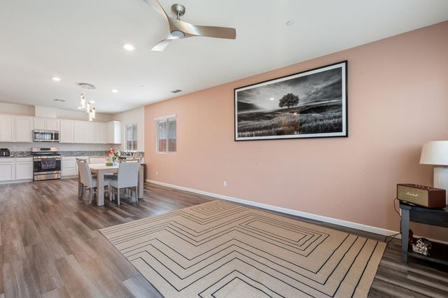 1040 Merrimack St, Roseville, CA 95747