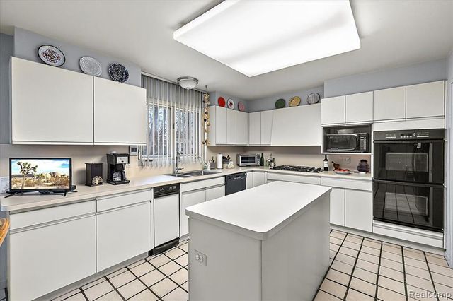 4539 Middleton Court, West Bloomfield, MI 48323