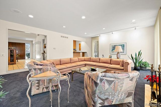 4539 Middleton Court, West Bloomfield, MI 48323