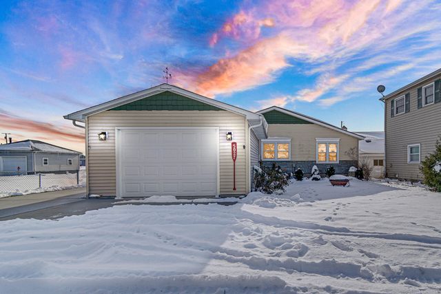 5027 E Woodland Drive, Knox, IN 46534