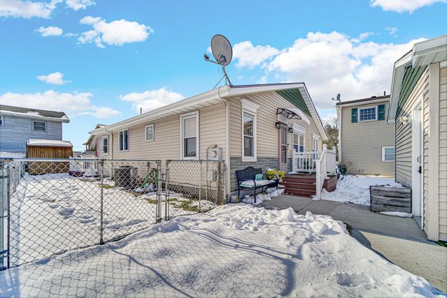 5027 E Woodland Drive, Knox, IN 46534