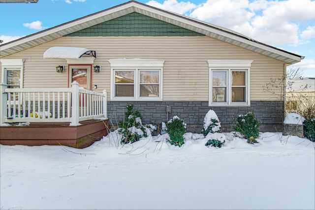 5027 E Woodland Drive, Knox, IN 46534