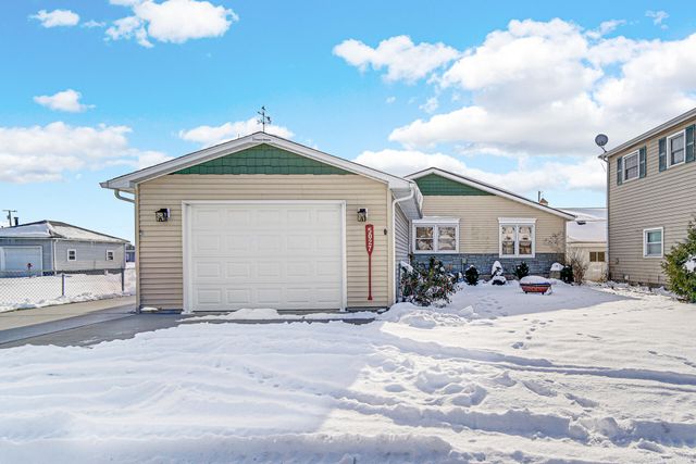 5027 E Woodland Drive, Knox, IN 46534