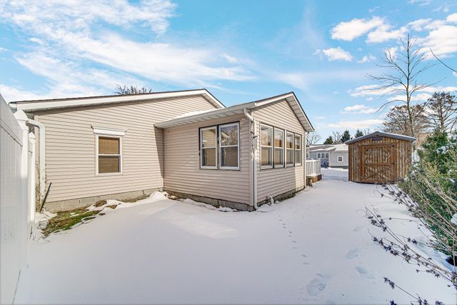 5027 E Woodland Drive, Knox, IN 46534