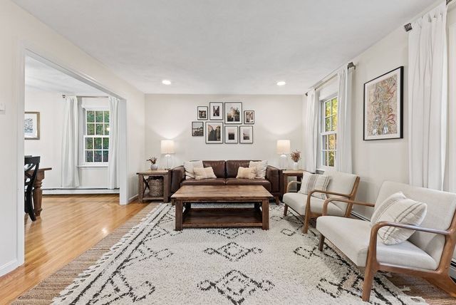 12 Essex St, Mansfield, MA 02048