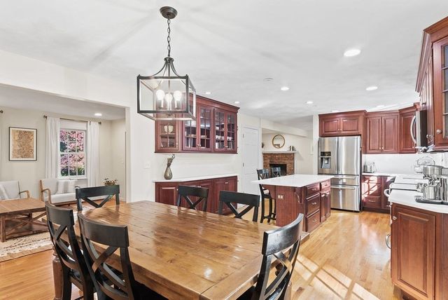 12 Essex St, Mansfield, MA 02048