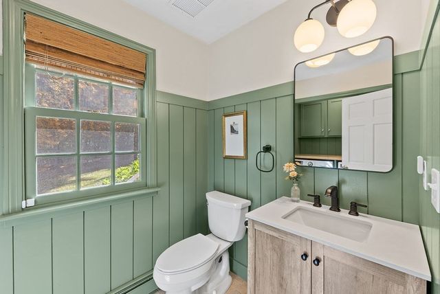 12 Essex St, Mansfield, MA 02048