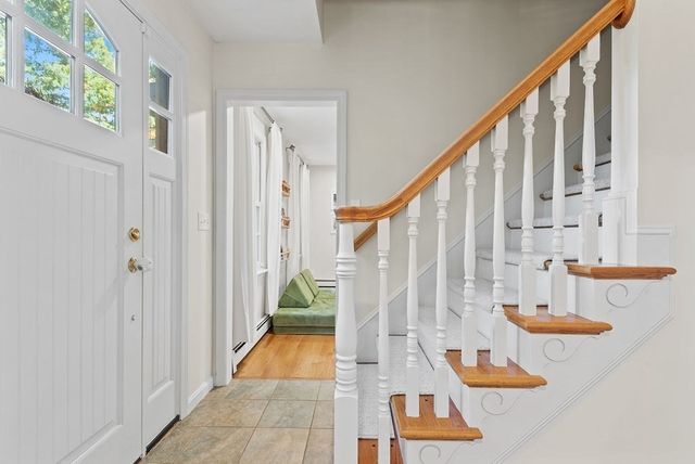 12 Essex St, Mansfield, MA 02048