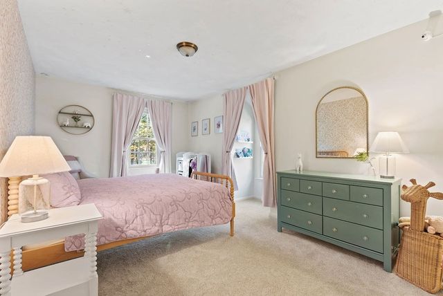 12 Essex St, Mansfield, MA 02048