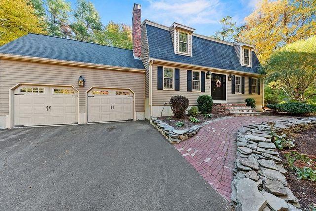 12 Essex St, Mansfield, MA 02048