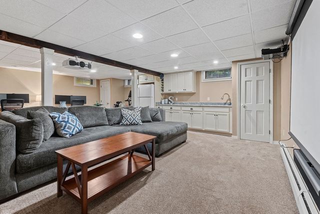 12 Essex St, Mansfield, MA 02048