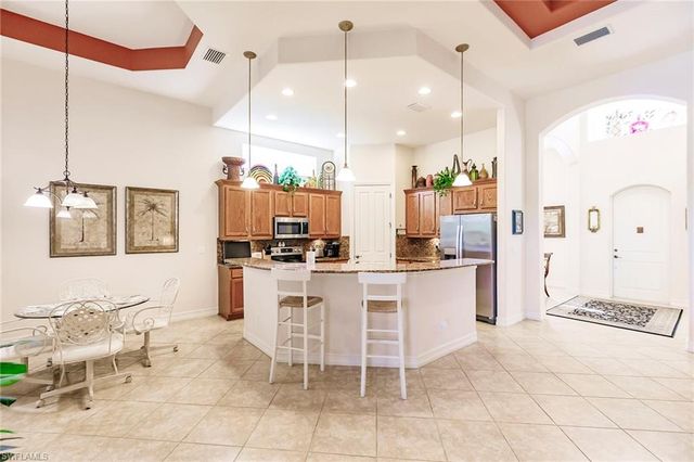 7684 Cottesmore DR, Naples, FL 34113