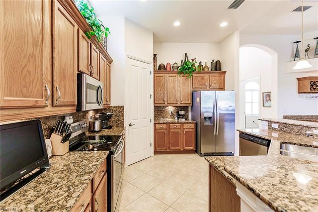 7684 Cottesmore DR, Naples, FL 34113