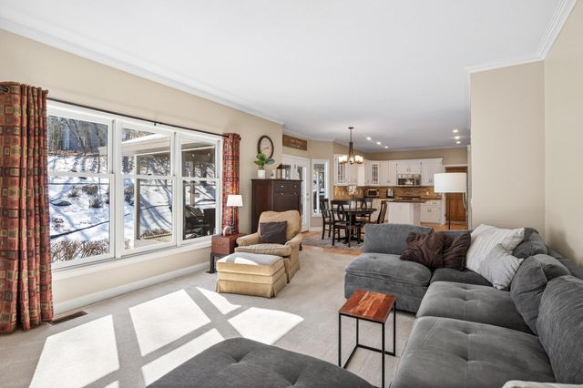 2536 Bridle Creek Trail, Chanhassen, MN 55317