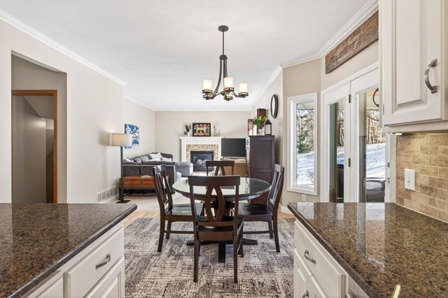 2536 Bridle Creek Trail, Chanhassen, MN 55317