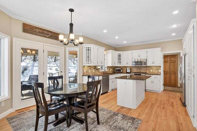 2536 Bridle Creek Trail, Chanhassen, MN 55317