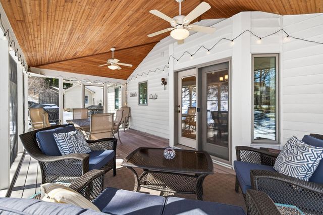 2536 Bridle Creek Trail, Chanhassen, MN 55317